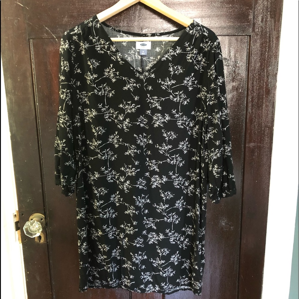 M Old Navy dress. Black with white flowers.